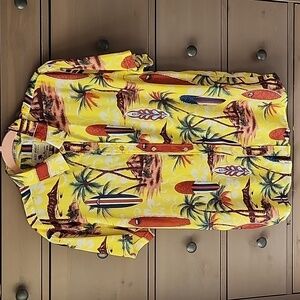 MEN'S HAWAIIAN SHIRT SIZE LARGE, EASY CARE BYE, ALEX VANDO.